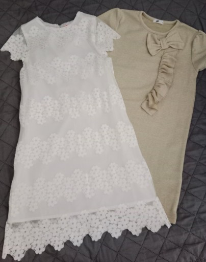 Zdjęcie oferty: Dwie śliczne sukienki-biała i złota r.122/128