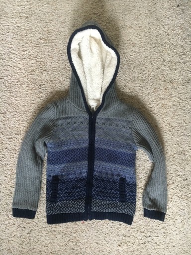 Zdjęcie oferty: Gruba bluza sweter z kapturem dziecięca 110 cm