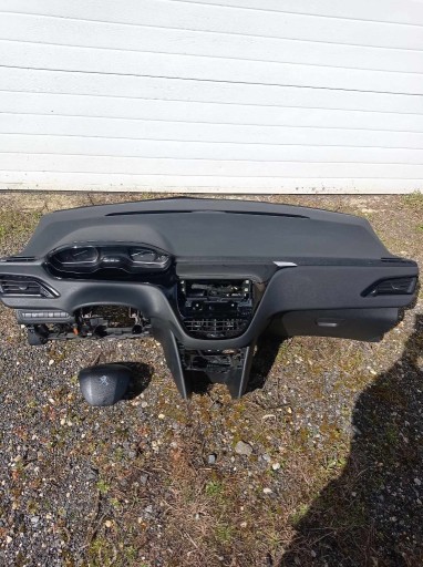 Zdjęcie oferty: Deska Peugeot 208 z airbagami orginał.