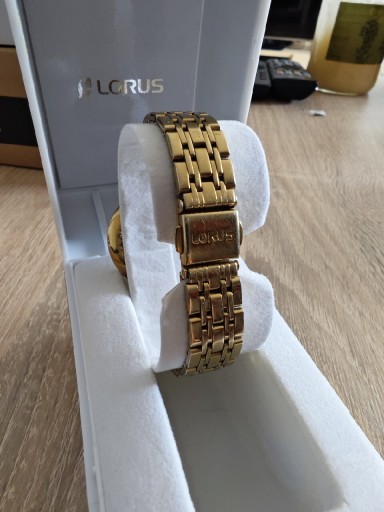 Zdjęcie oferty: LORUS Złoty zegarek- Na bransolecie 