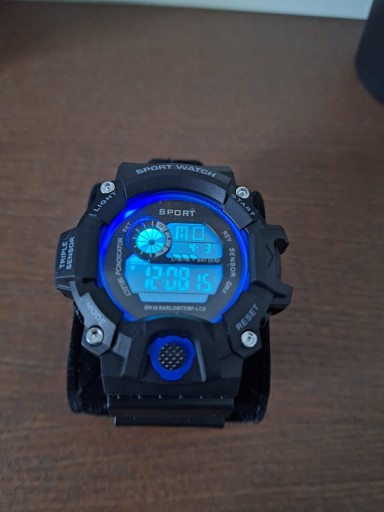 Zdjęcie oferty: Niebieski zegarek sportowy z podświetleniem LED 