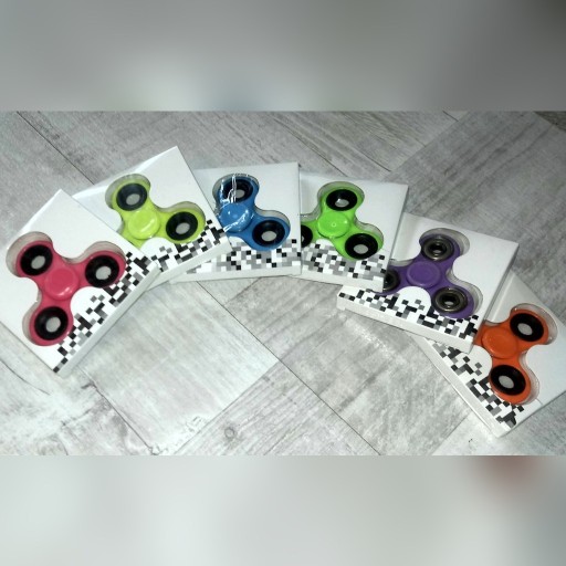 Zdjęcie oferty: 6 szt. HAND SPINNER FIDGET antystres MIX 6 KOLORÓW