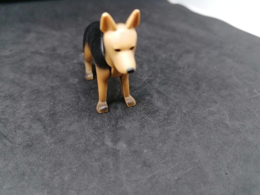 Zdjęcie oferty: Playmobil pies owczarek niemiecki figurka 