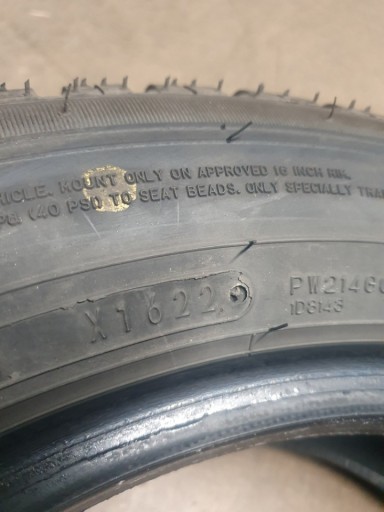 Zdjęcie oferty: Opony zimowe Falken Runflat 205/60/16 stan bdb (po 1 zimie 10 tys. km)