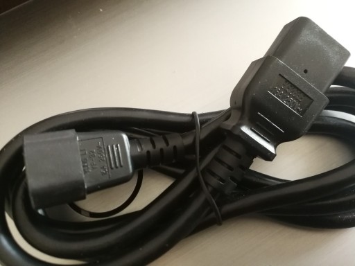 Zdjęcie oferty: Kabel zasilający c19-c14 16A 250V czarny 2m