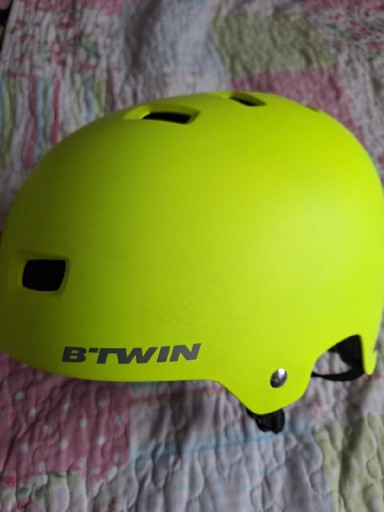 Zdjęcie oferty: Kask rowerowy młodzieżowy Btwin bmx cytrynkowy