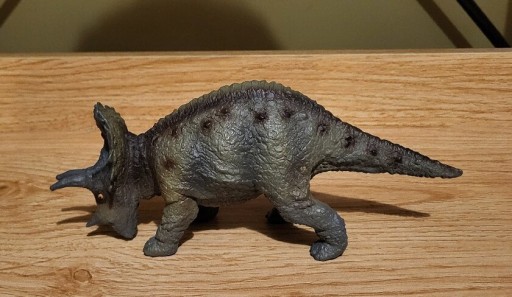 Zdjęcie oferty: Schleich dinozaur triceratops figurka wycofana