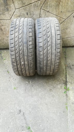 Zdjęcie oferty: Opony zimowe Minerva 235/55R17 S210