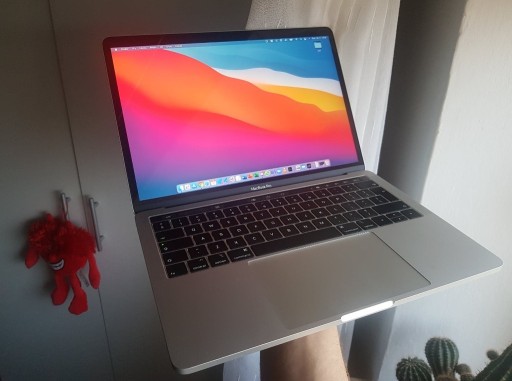 Zdjęcie oferty: Apple mac book pro 13 2019 256gb 8gb ram super sta