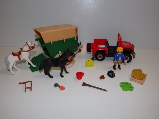 Zdjęcie oferty: b151 Playmobil auto przyczepa dla konia 