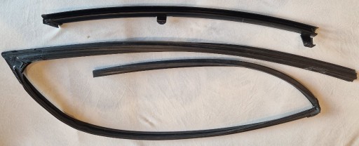 Zdjęcie oferty: Uszczelka szyby drzwi prawy przód Toyota Corolla E21 Combi HB 2019+