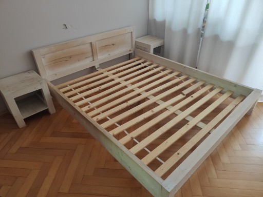 Zdjęcie oferty: Drewniane łóżko 160x200 stoliki nocne w zestawie