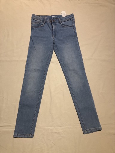 Zdjęcie oferty: Spodnie jeansowe chłopięce 152