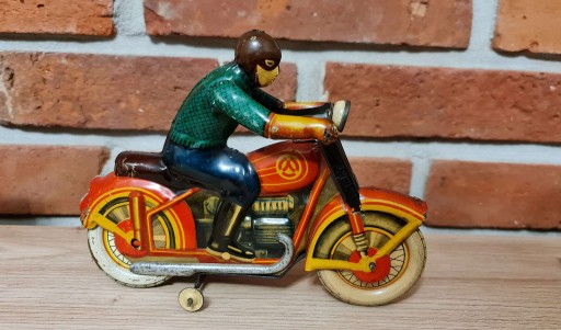 Zdjęcie oferty: Stara Zabawka Motocyuklista na motocyklu 1970