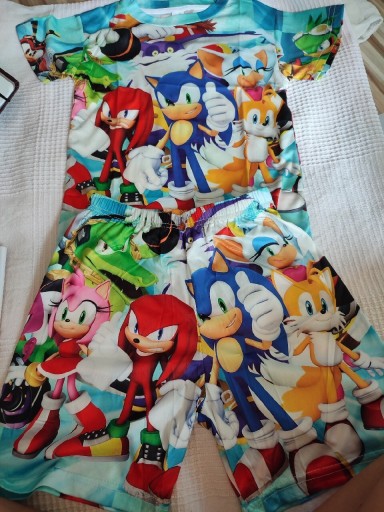 Zdjęcie oferty: Zestaw na lato t shirt i krótkie spodenki Sonic