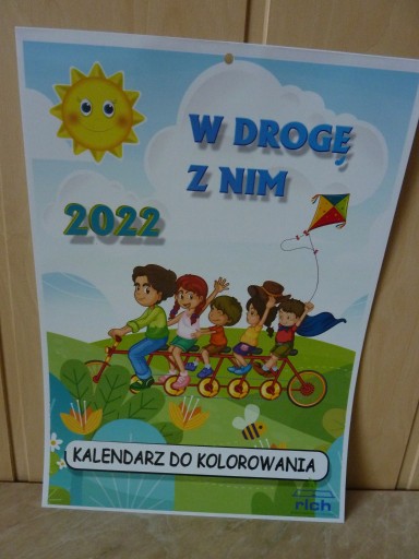 Zdjęcie oferty: Kalendarz dla dzieci do kolorowania 2022 W drogę .