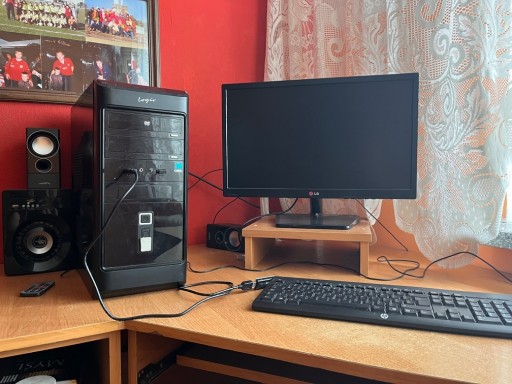 Zdjęcie oferty: Sprzedam komputer Logic 38casei monitor lg 22 cale