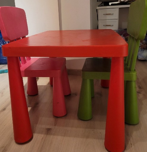 Zdjęcie oferty: Zestaw dziecięcy stolik i krzesełka Mammut Ikea