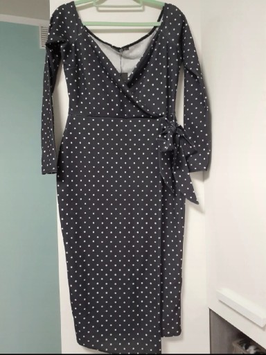 Zdjęcie oferty: Sukienka ołówkowa w kropki, kopertowy dekolt S