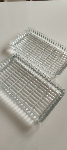 Zdjęcie oferty: Dwie szklane tacki, wzór kratki HSG HORTENSJA, cena kompletu 