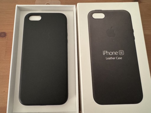Zdjęcie oferty: Leather case Apple iPhone SE 1 gen czarny Orginal