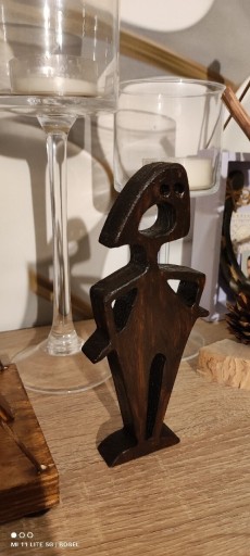 Zdjęcie oferty: Figurka z drewna, krzykaczka