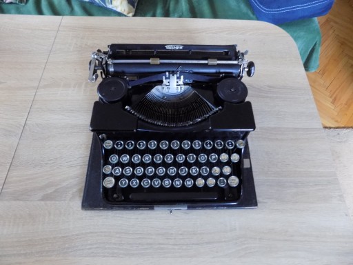 Zdjęcie oferty: Stara maszyna do pisania Triumph