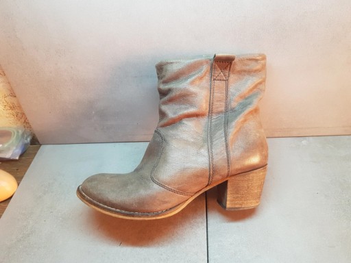 Zdjęcie oferty: La Redoute damskie buty skórzane kowbojki 39r. (v)