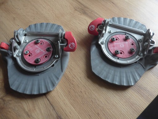 Zdjęcie oferty: Wiązanie snowboardowe twarde typu Step-in Rossignol