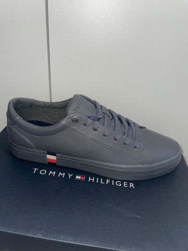 Zdjęcie oferty: Sneakersy Tommy Hilfiger Oryg rozm 41/43