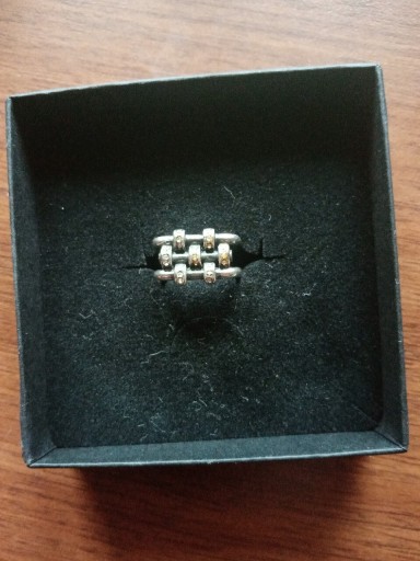 Zdjęcie oferty: Srebrny 925 pierścionek z cyrkoniami r. 13