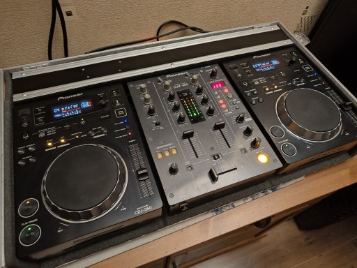 Zdjęcie oferty: Pioneer 2x CDJ400 oraz DJM400 + case - Super stan!