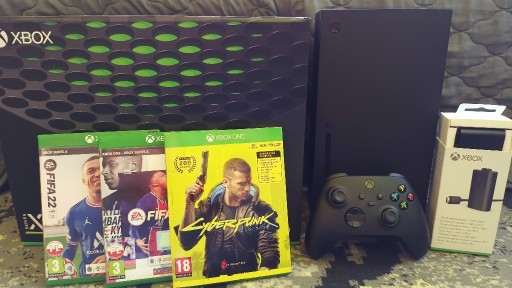 Zdjęcie oferty: Konsola Xbox Series X + pad z akumulatorem + 3 gry