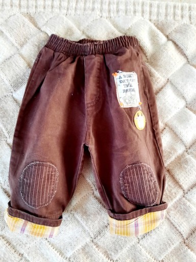 Zdjęcie oferty: Spodnie brązowe pequilino 6-9 miesięcy 68-74cm