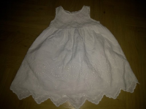 Zdjęcie oferty: NEXT biała sukienka haftowana 92 98 richelieu