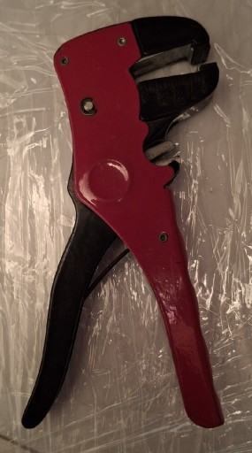 Zdjęcie oferty: Szczypce do ściągania izolacji z przewodów elektrycznych.