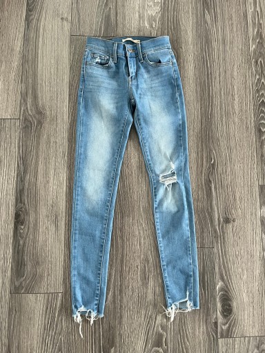 Zdjęcie oferty: Spodnie Levis 710 Super Skinny z dziurami 24/30