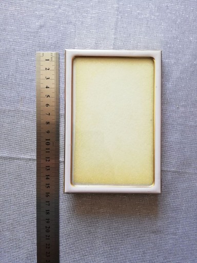 Zdjęcie oferty: Ramka metalowa, kremowa / złota, 10 x 15 cm.