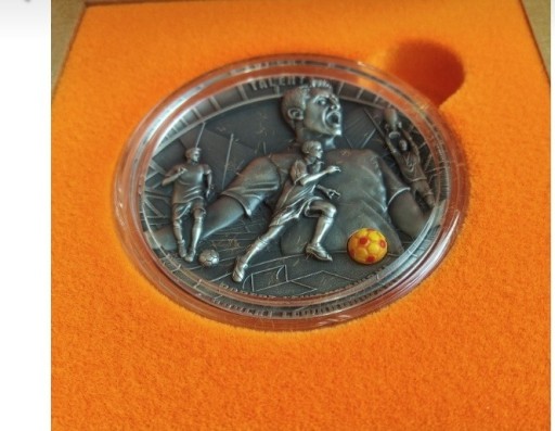 Zdjęcie oferty: Robert Lewandowski 2 oz srebrna moneta 2022