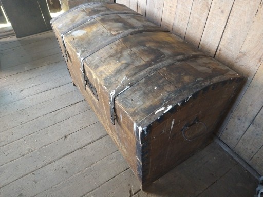 Zdjęcie oferty: Stary kufer w ładnym stanie