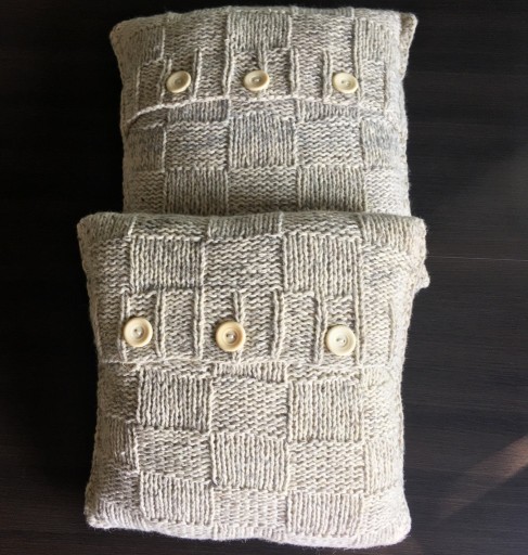 Zdjęcie oferty: Dekoracyjna poduszka robiona na drutach
