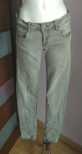 Zdjęcie oferty: Szare spodnie rurki basic Terranova M szare jeansy