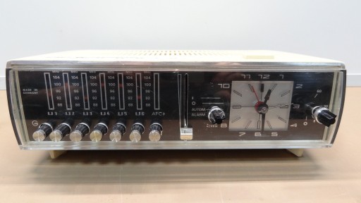 Zdjęcie oferty: Stary radio budzik GRUNDIG 