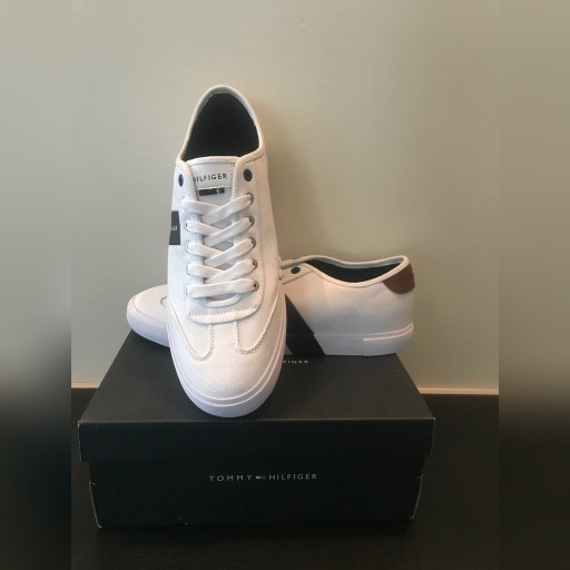 Zdjęcie oferty: Trampki Tommy Hilfiger 44 1/2