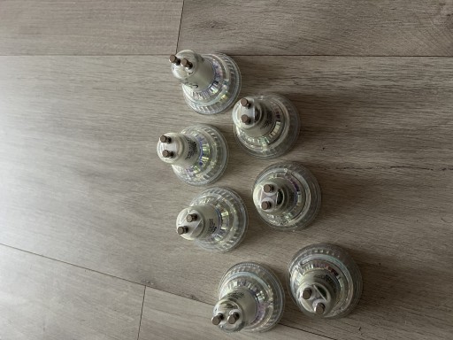 Zdjęcie oferty: Żarówki 7szt LED HALOGEN GU10 4,5W = 35W 2700K 36°