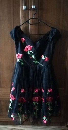 Zdjęcie oferty: Sukienka czarna w kwiatki