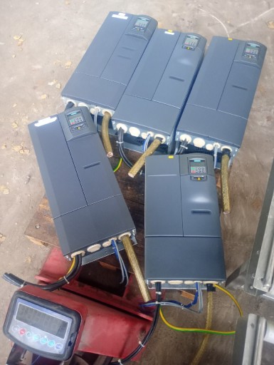 Zdjęcie oferty: Falownik Falowniki przetwornice micromaster Siemens Niemieckie.Stan wzorowy