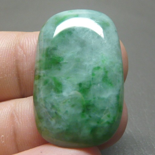 Zdjęcie oferty: Naturalny Jadeit zielony biały birmański kamień