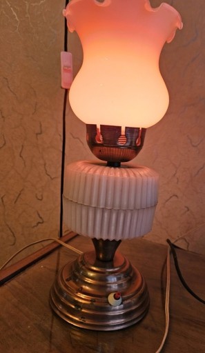 Zdjęcie oferty: Lampa na stolik z kloszem