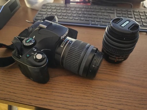 Zdjęcie oferty: Aparat Pentax K-x + obiektywy 18-55 i 50-200